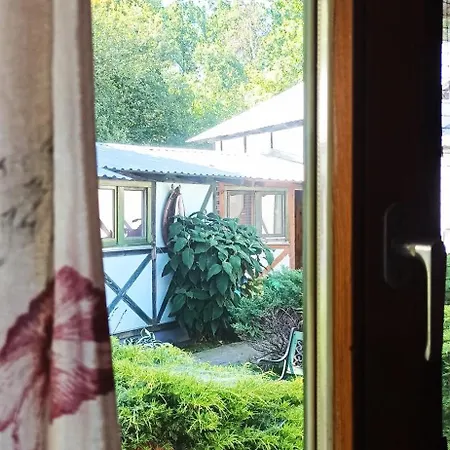 Фермерский дом Agroturystyka Stajnia Dorado Pokoje Goscinne I Apartamenty Leoncin